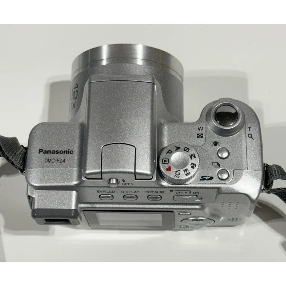 PANASONIC Lumix DMC-FZ4 Digital Camera w/ Battery, Charger, 512mb SD Card -WORKS